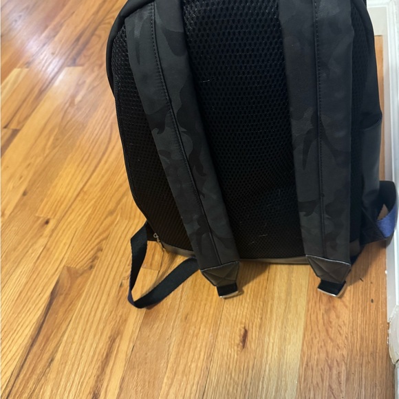 ROBERT GRAHAM BLACK WITH BLUE LINING FAUX LEATHER BACKPACK - Picture 4 of 8